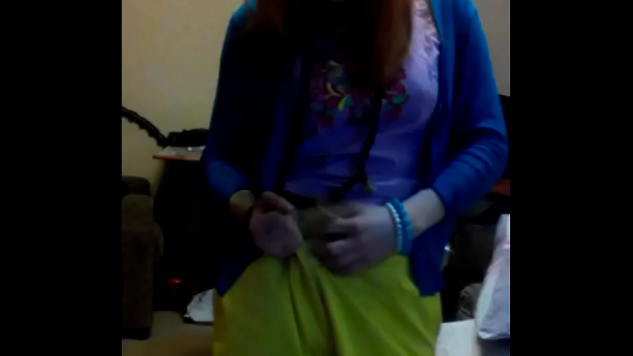 Video z masturbacijo od blizu, ki ga je posnela rdečelasa Light Fairy