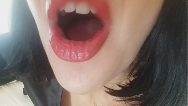 Draga, tvoja mačeha ti danes ne dovoli iti v šolo... Preveč te potrebujem ...