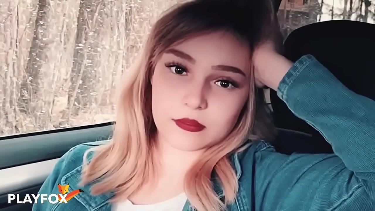 Seksi bejba radostno sesa na popustni kartici