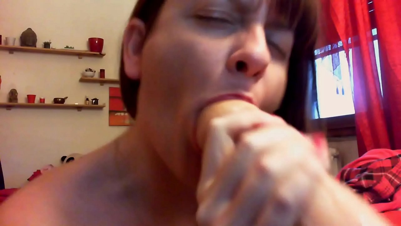 Veliki orgazem za tvojo umazano sestro, odpri usta in popij vse